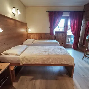 https://hotel-la-tea.it-lombardy.com